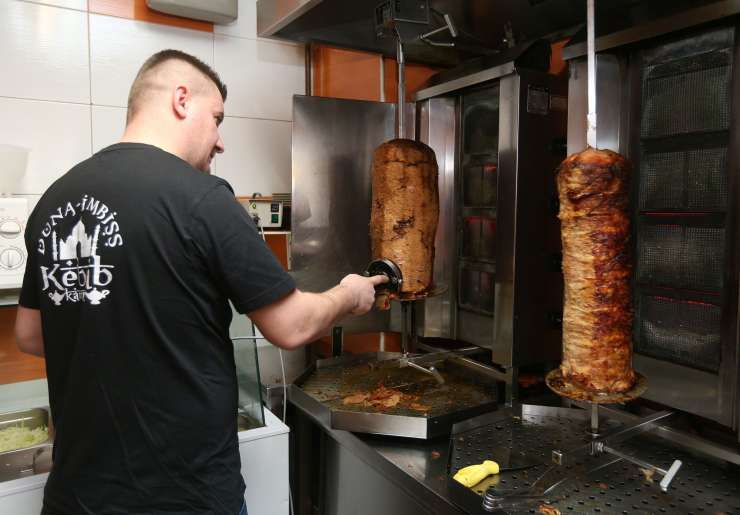 Afera kebab: Mreža lastnikov z Balkana, ki obvladuje prodajo kebaba