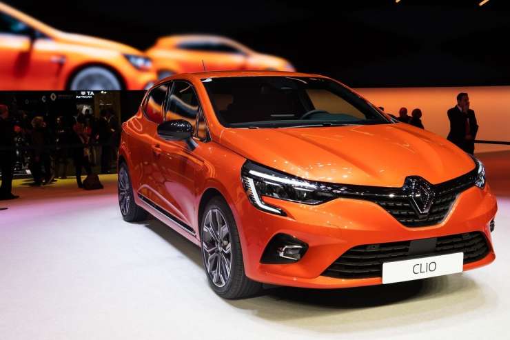 Renault bo odpuščal in celo zapiral tovarne; v Revozu še čakajo, kaj jim bodo povedali Francozi