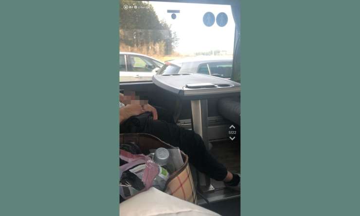 Šokantno: moški je v avtobusu masturbiral zraven potnice, a vozniku je bilo vseeno (FOTO)