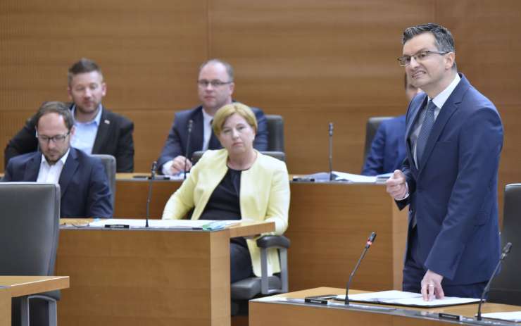 Šarca ne bo v Strasbourg, ker noče govoriti pred prazno dvorano in poslušati norčevanje "z desne"
