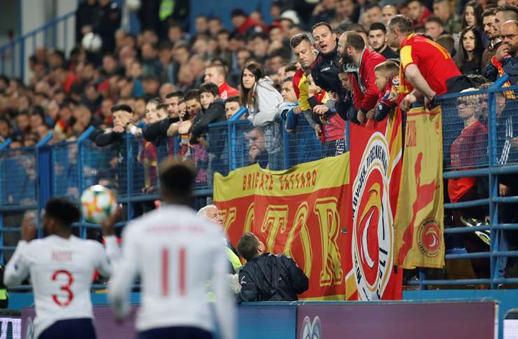 Črnogorci kaznovani zaradi rasističnega žaljenja angleških nogometašev