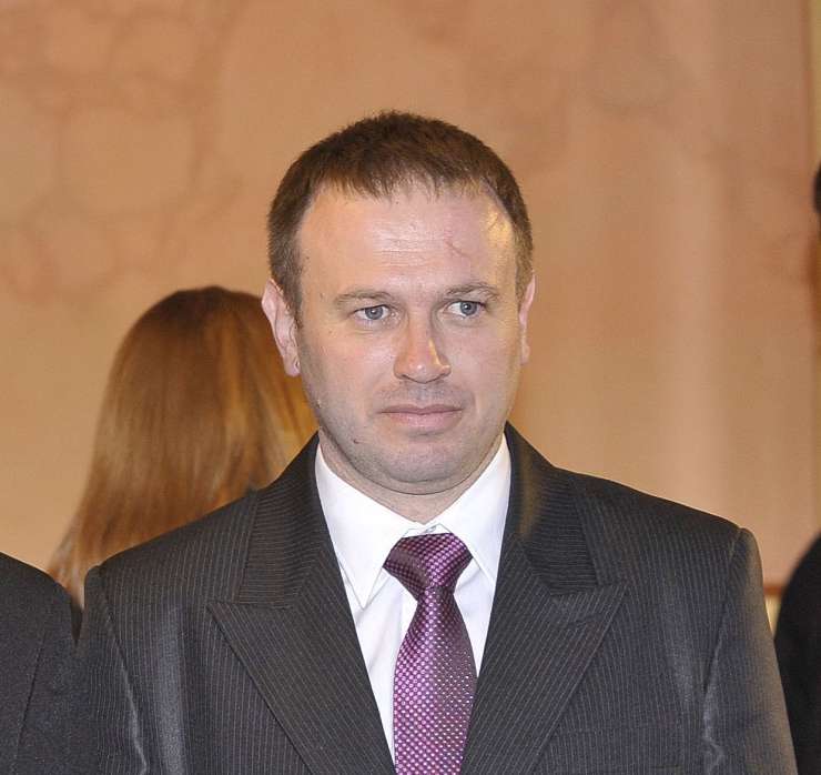 Štefanec: Poslancu Ferencu Horvathu moral zaradi nezdružljivosti funkcij prenehati poslanski mandat
