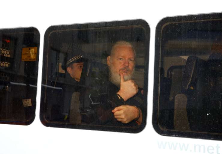 Ekvadorski predsednik je Assangea obtožil, da je želel iz ambasade narediti "center za vohunjenje"