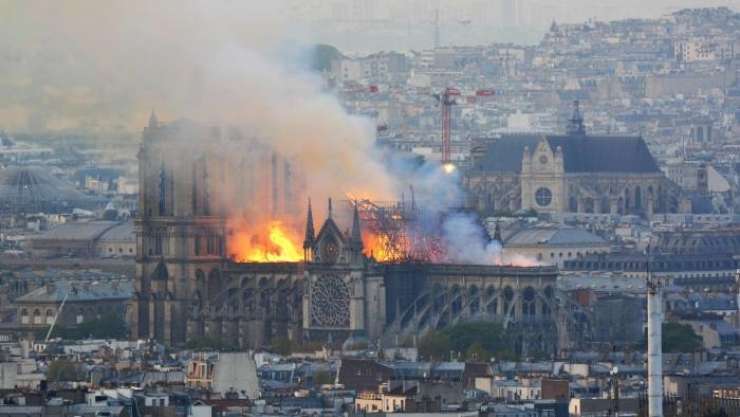 Francoski milijarderji obljubljajo stotine milijonov evrov za obnovo katedrale Notre Dame