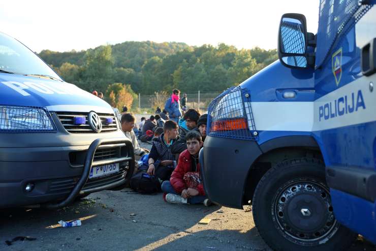 Minuli vikend prijeli kar 139 tujcev, ki so nezakonito prečkali mejo