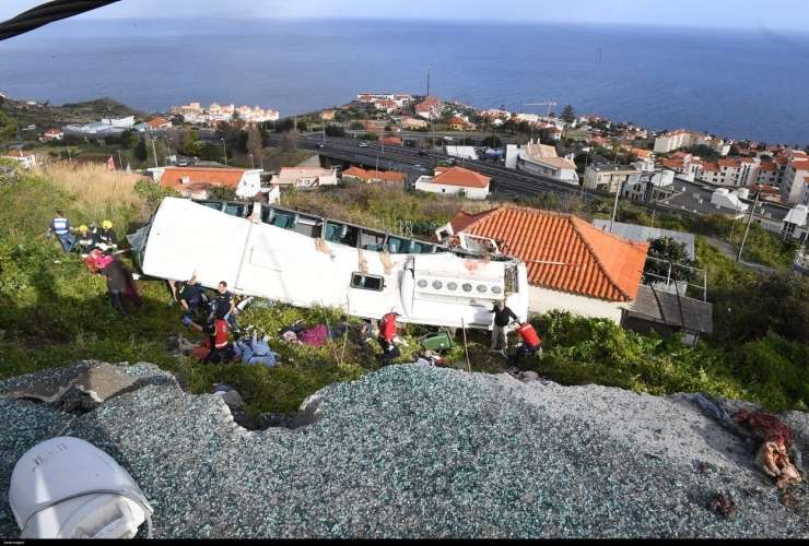 Že 29 žrtev nesreče avtobusa na Madeiri - vsi mrtvi so nemški državljani