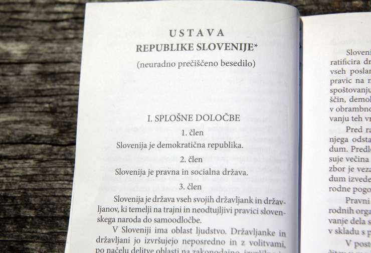 57 strokovnjakov je oblikovalo komentarje k slovenski ustavi