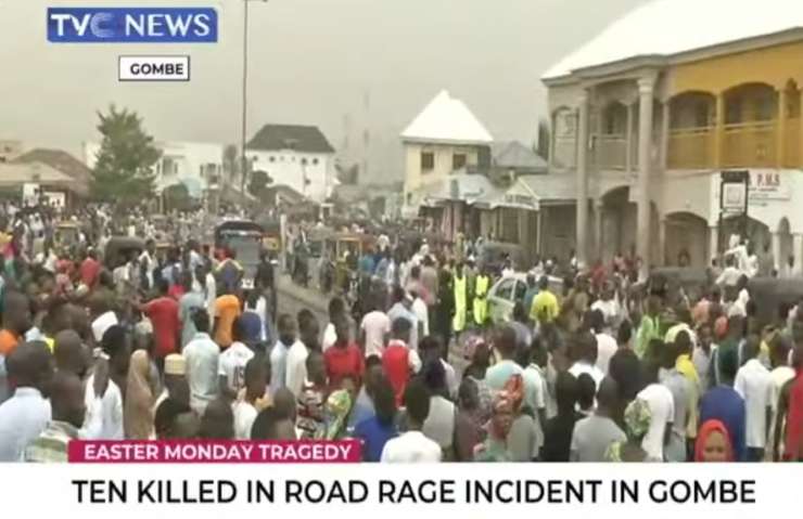 Nigerijski policist se je z avtom zaletel v množico in ubil deset ljudi, nato je njega ubila besna množica