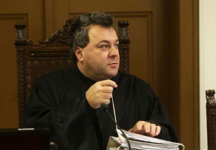 Sodnik Zvjezdan Radonjić je suspendiran, prepovedan mu je vstop v sodno stavbo