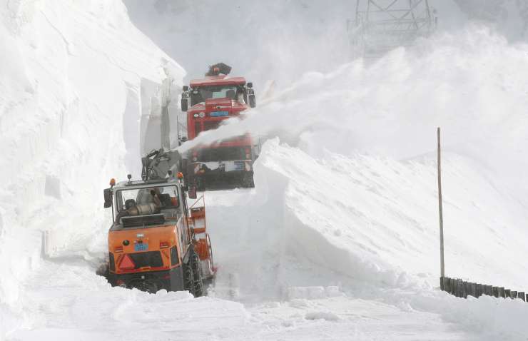 Zaradi snega na prelazu Gavia je ogrožena kraljevska etapa Gira