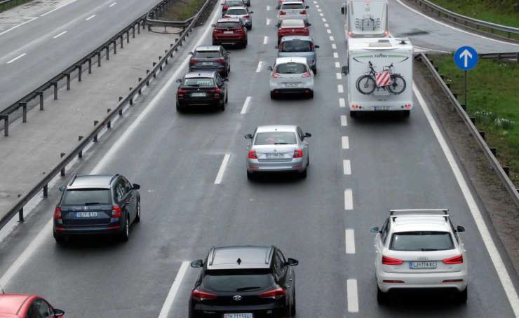 Prometna nesreča med Šentrupertom in Vranskim zaprla štajersko avtocesto