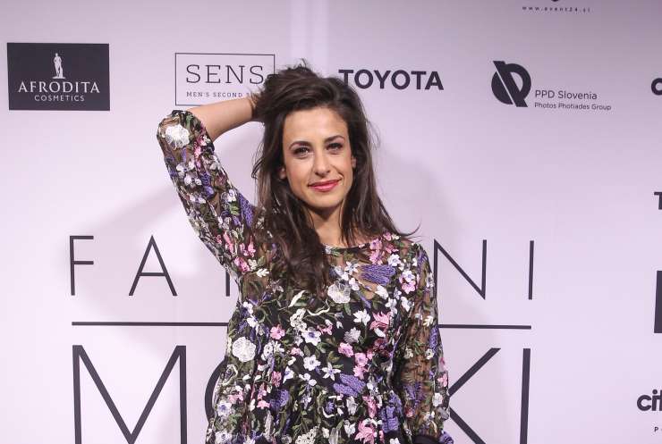 Igralka Lara Komar Italija priljubljena italijanska telenovela Raj za ženske