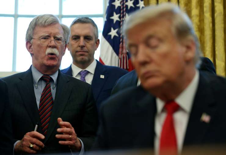 Trump odstavil razvpitega svetovalca za nacionalno varnost Johna Boltona
