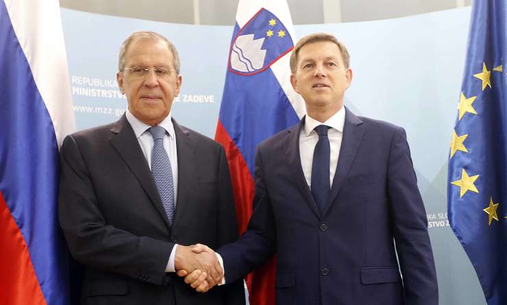 Lavrov: EU in Nato dopuščata napetosti na Kosovu, Balkan želita spremeniti v "sanitarni kordon" proti Rusiji