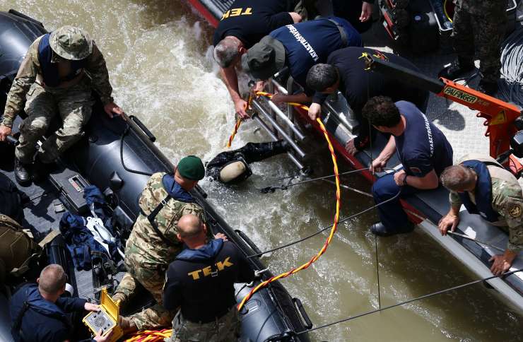 Našli 13 trupel žrtev ladijske nesreče v Budimpešti: tri je Donava odnesla kar sto kilometrov daleč