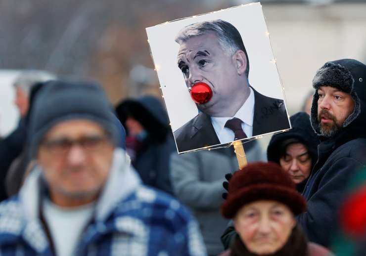 Novinarji brez meja: Orban je "sovražnik svobode medijev"