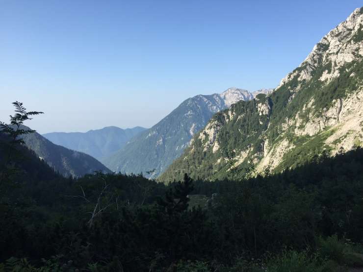 V Kamniških Alpah na poti na Korošico umrl planinec