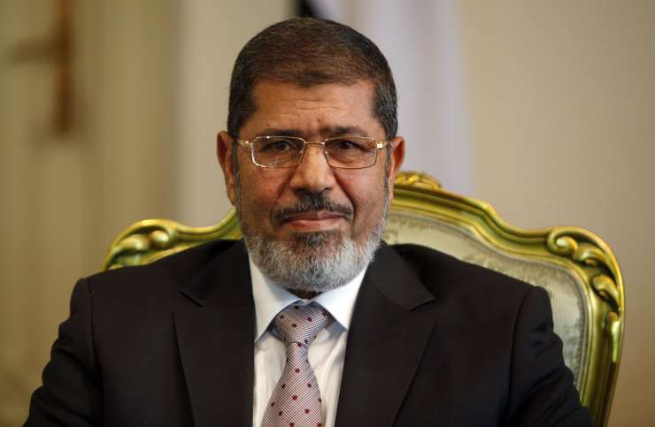 Odstavljeni egiptovski predsednik Mursi med zaslišanjem na sodišču omedlel in nato umrl