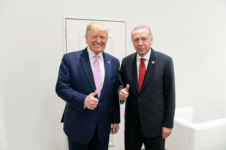 Trump grozi Erdoganu: Če invazija proti Kurdom ne bo humana, bom izbrisal tvoje gospodarstvo