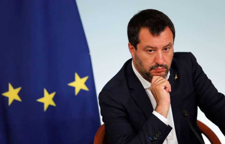 Salvini se hvali, da je policiji pomagal odkriti skladišče orožja italijanskih neonacistov