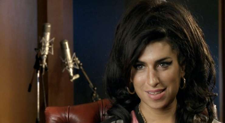 Amy Winehouse na londonskem pločniku slavnih