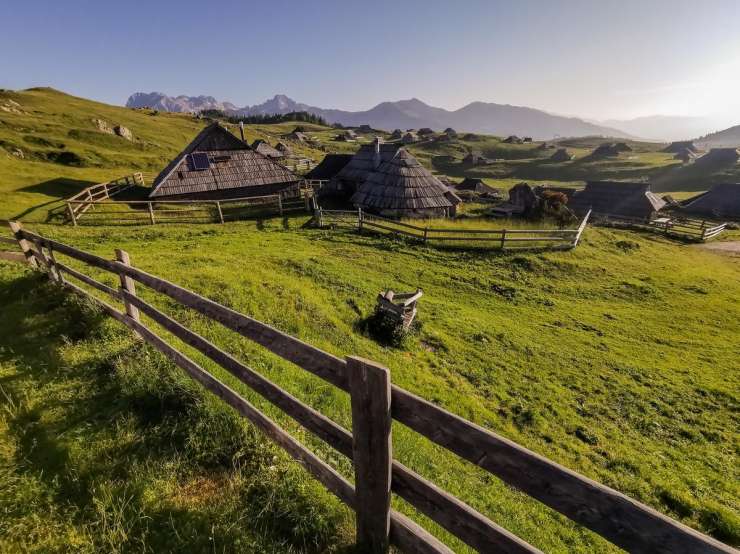 Vse več tujcev v dobro obiskanih slovenskih planinskih kočah