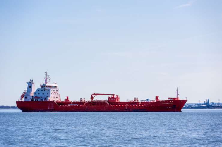 Iran zajel že tretji tanker v mesecu dni: ladja naj bi "tihotapila nafto"