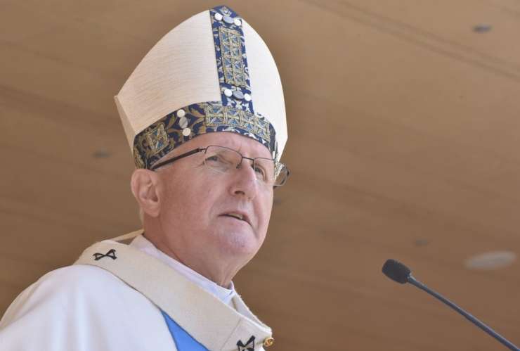 Slovenski škofje so podprli Zoreta, ki ga v civilni iniciativi Dovolj.je pozivajo k odstopu