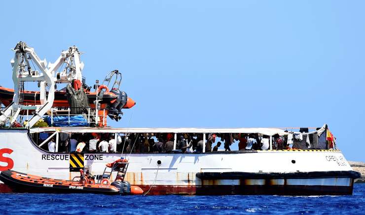 Salvini "proti (svoji) volji" dovolil izkrcanje mladoletnih migrantov z ladje Open Arms