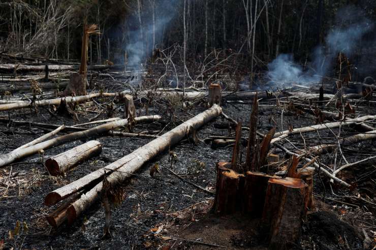 Goreča Amazonija je mednarodna kriza, pravi Macron