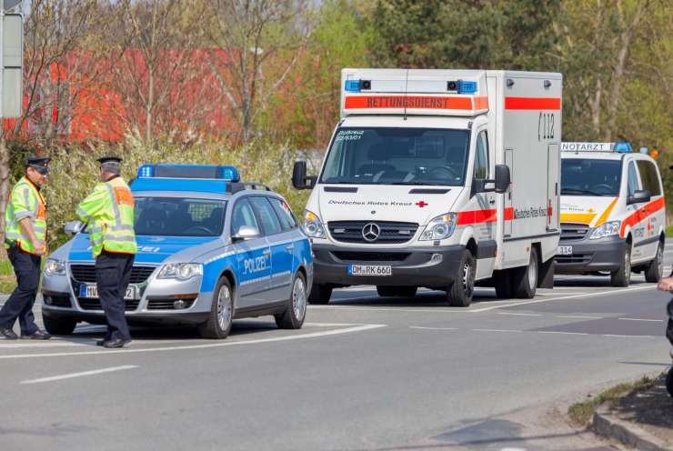 Teroristični napad v Nemčiji? Sirec z ukradenim tovornjakom trčil v kolono vozil