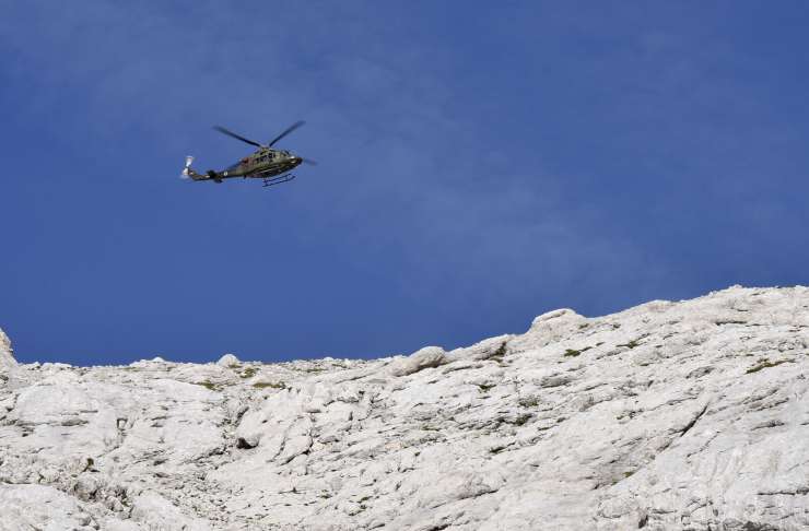 Sezona nesreč v gorah je tu: helikopter v enem dnevu opravil šest reševanj