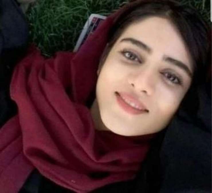 Po tragični smrti navijačice je Iran popustil pritisku in ženske spustil na (en) nogometni stadion