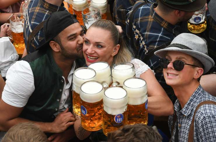 Oktoberfesta v Münchnu letos ne bo, pivo se bo pilo doma