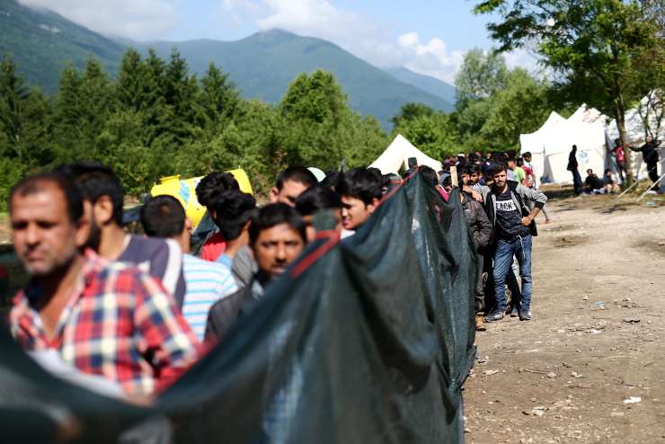 Notranji ministri EU o začasnem mehanizmu za premeščanje migrantov