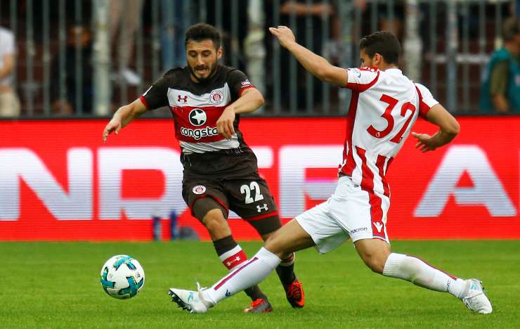 Nemški klub odpustil turškega nogometaša, ki je pozdravil turško ofenzivo v Siriji