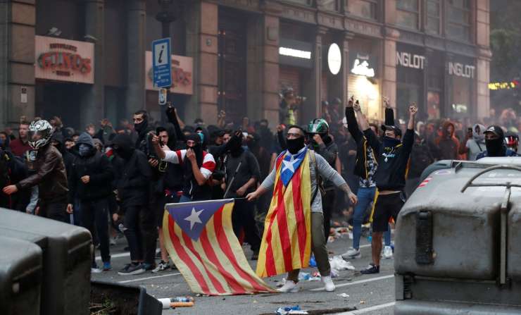 Barcelona vre, na ulicah pol milijona protestnikov (VIDEO)