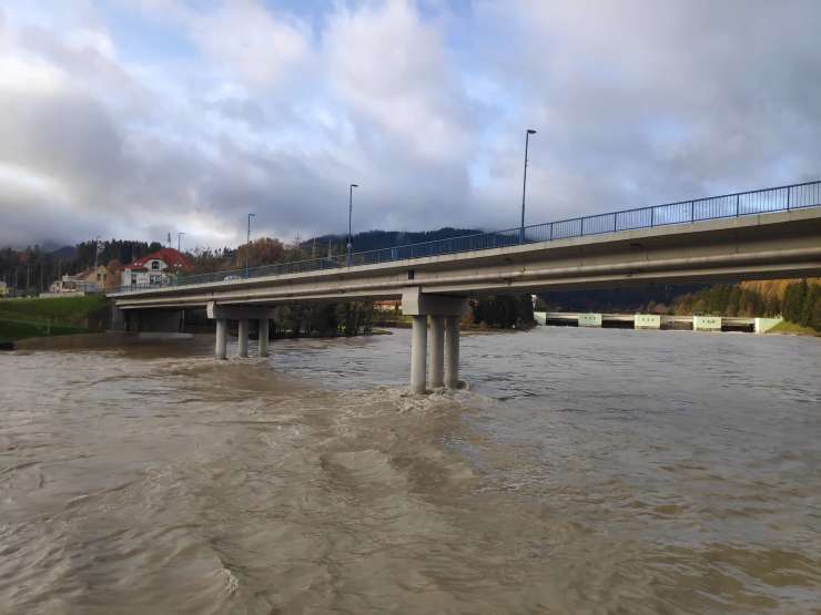 V Dravogradu zatulila sirena zaradi nevarnosti poplav: trenutno so razmere stabilne
