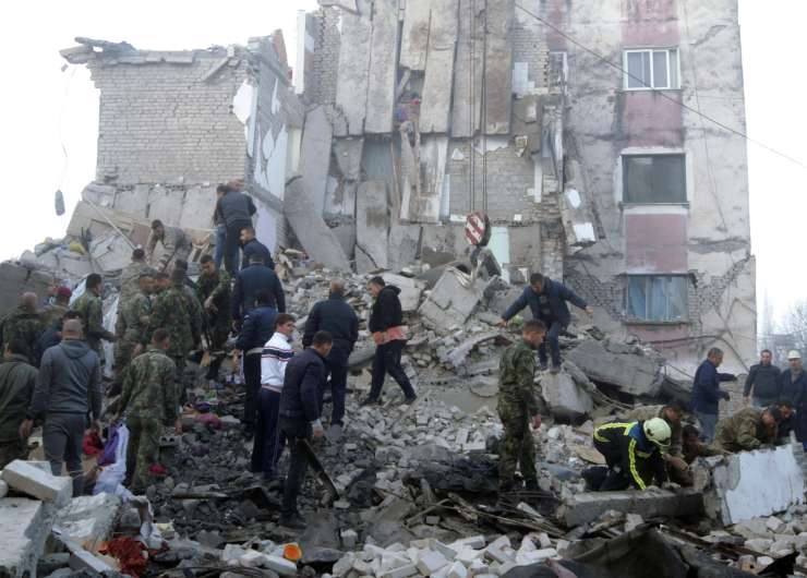 V Albaniji končali iskanje preživelih po potresu: potrjenih 50 smrtnih žrtev