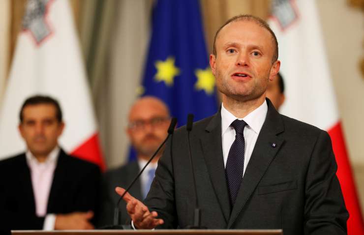 Odhajajoči malteški premier toži, da je plačal "najvišjo ceno" za rešitev primera smrti novinarke