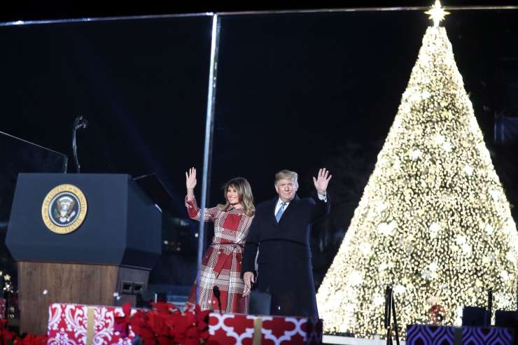 Tako je Melania prižgala božične lučke in razsvetlila Washington (FOTO)