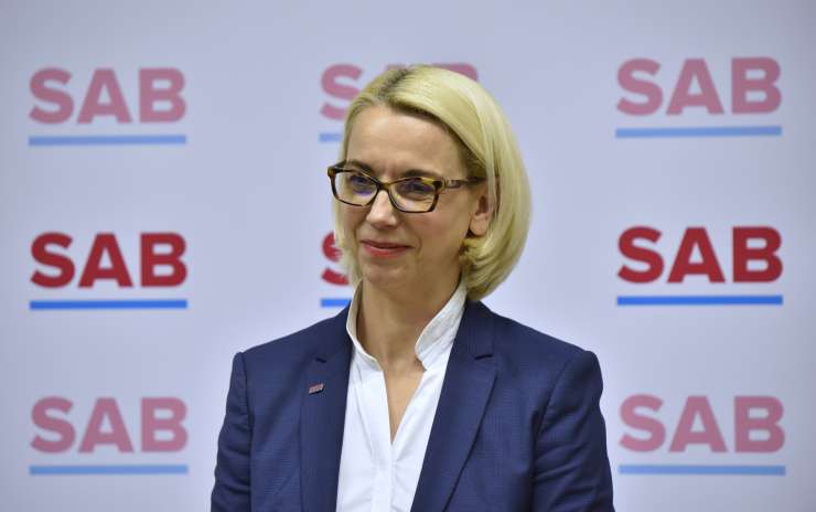 Vlada: V nacionalnem interesu je, da Angelika Mlinar dobi slovensko državljanstvo