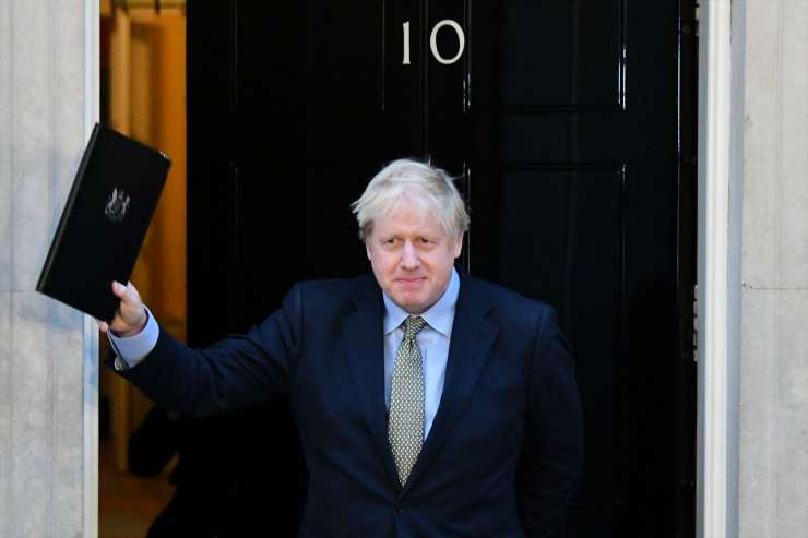 Johnsona zapuščajo najtesnejši sodelavci; odstopila dva ministra, kdaj bo padla vlada?