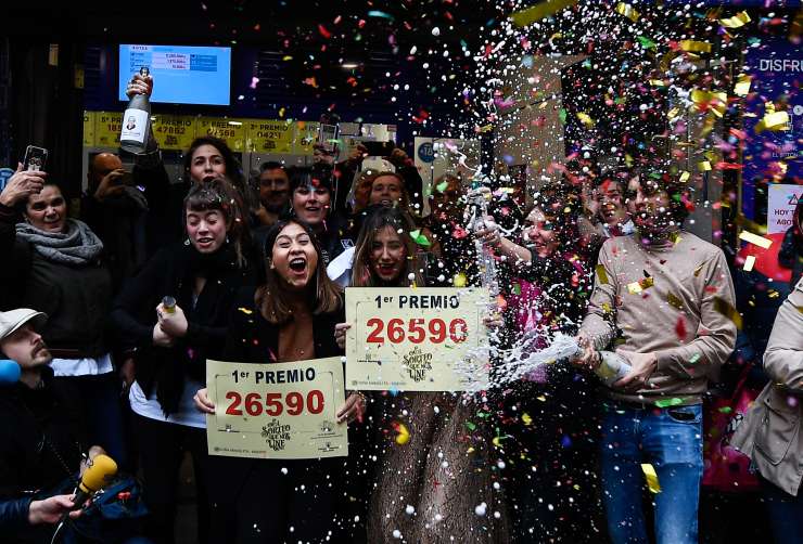 V Španiji slavijo: Debelinko razdelil milijone