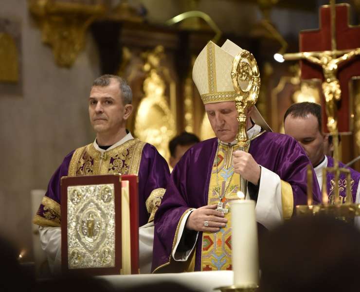 Škofi v pastirskem pismu opomnili na odgovornost za skupno dobro