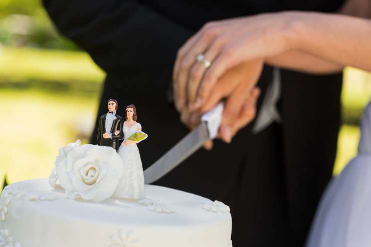 Kacin: V juliju zmanjšajte število gostov na porokah, avgusta pa porok sploh ne načrtujte