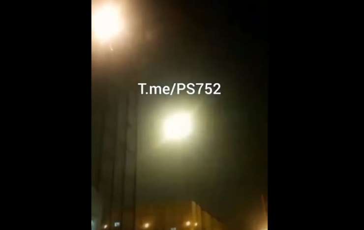 Na video naj bi ujeli trenutek, ko je iranska raketa zadela ukrajinsko letalo (VIDEO)