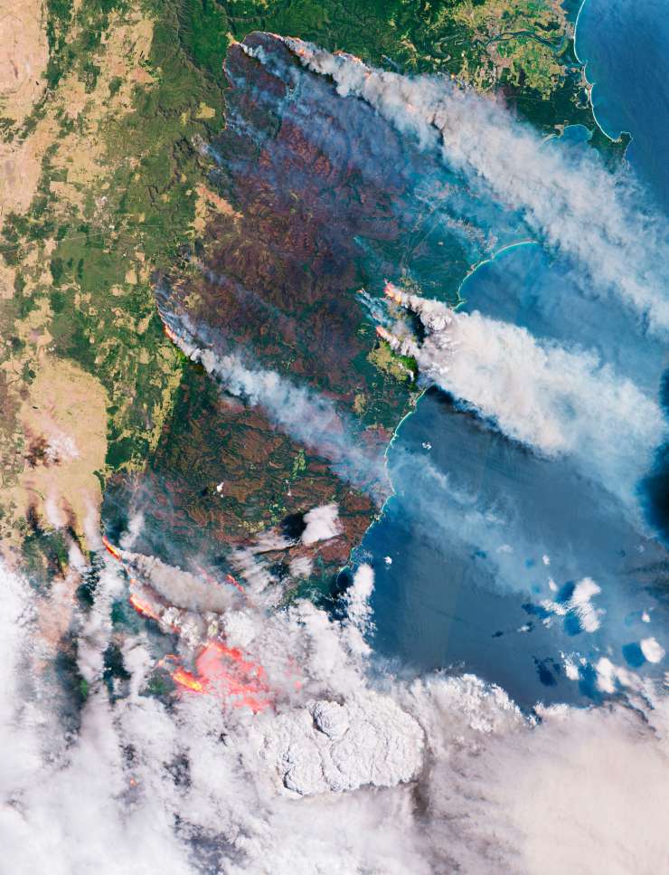 Po Avstraliji divja ogromen "megapožar", viden iz vesolja; dim prineslo vse do Južne Amerike (VIDEO)
