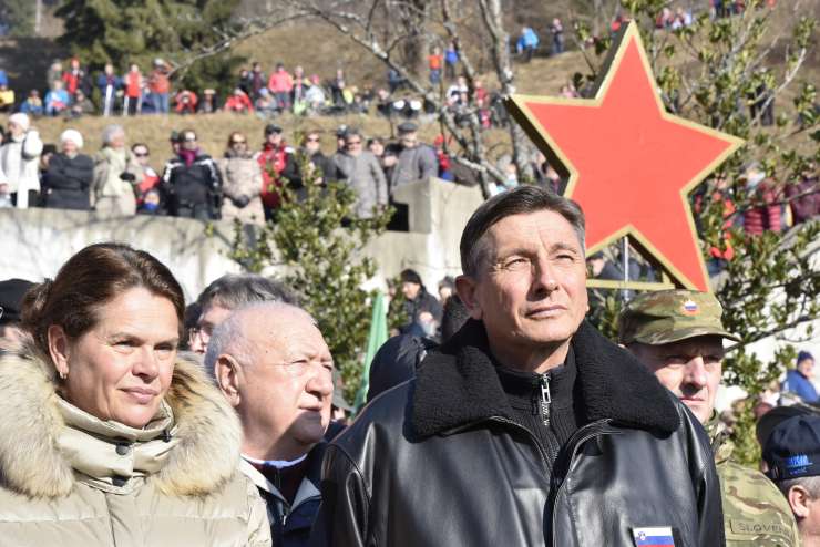 "Partizani" in politiki: Pahor, Janković, Erjavec in druščina so tudi letos romali v Dražgoše (FOTO)