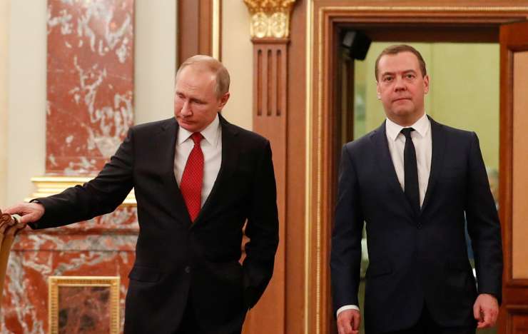 Putin napovedal ustavne spremembe, Medvedjev z vlado je odstopil